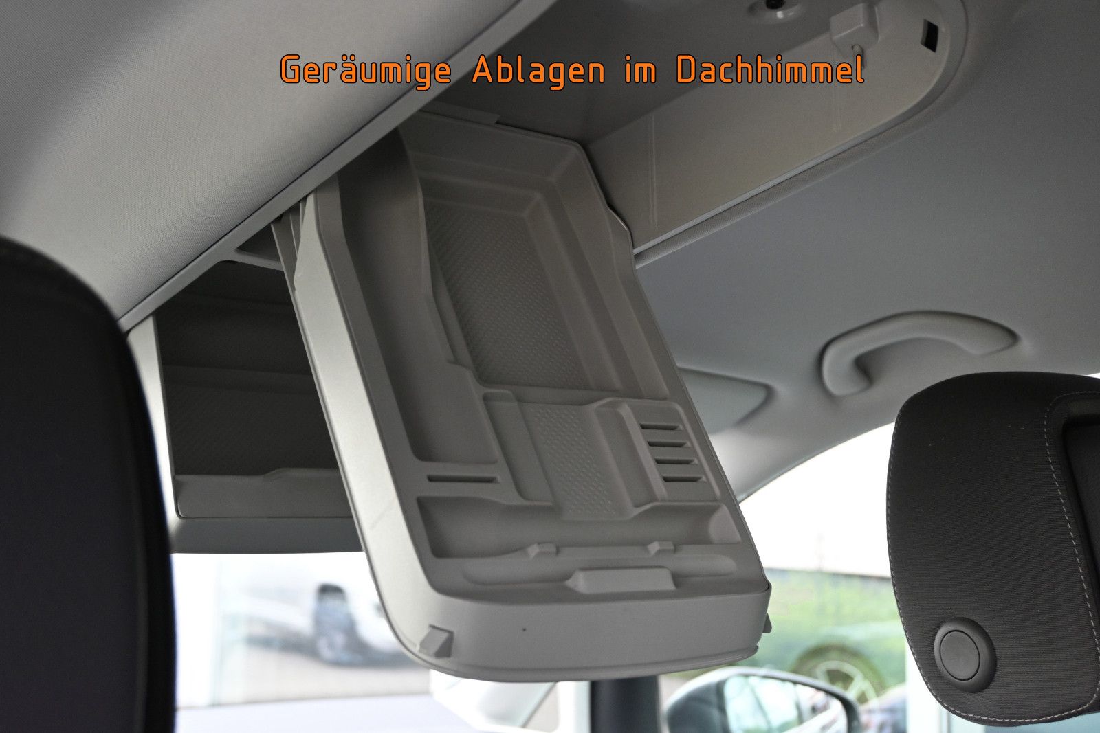 Fahrzeugabbildung Volkswagen Touran 1.2 TSI LIFE °AHK°STANDHEIZ°7-SITZE°