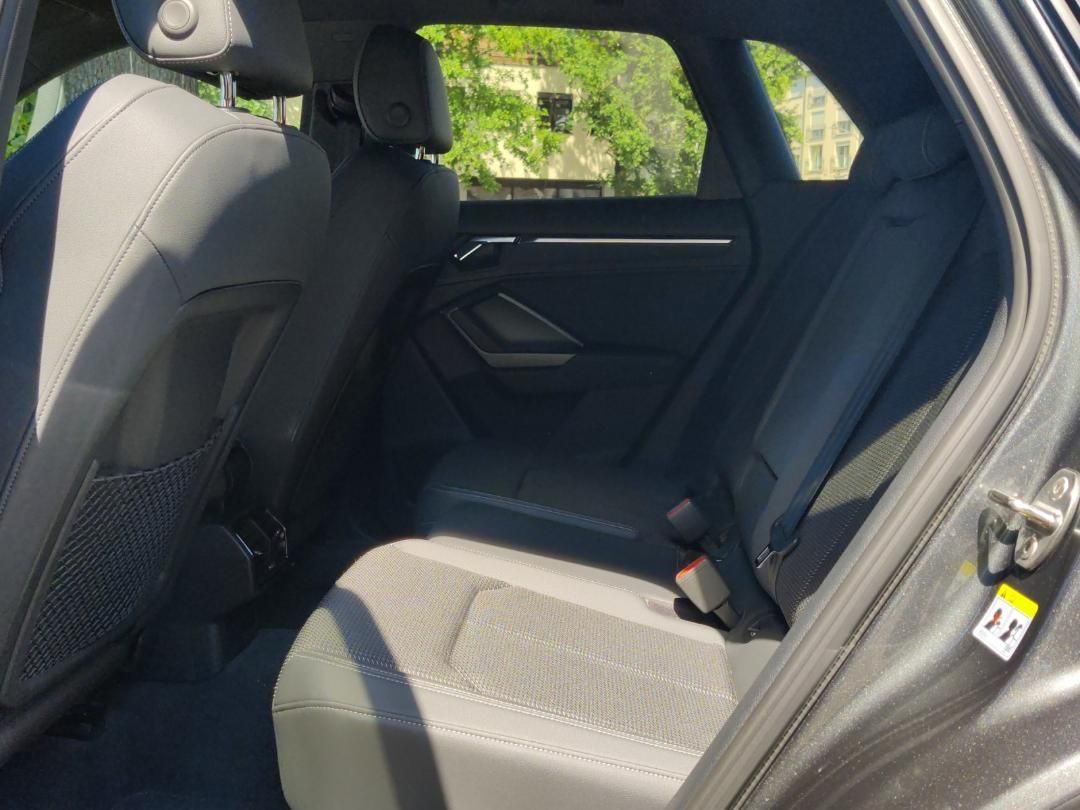 Fahrzeugabbildung Audi Q3 35 1.5 TFSI S-Line AHK,Kamera,LED,Navi,SHZ,LM