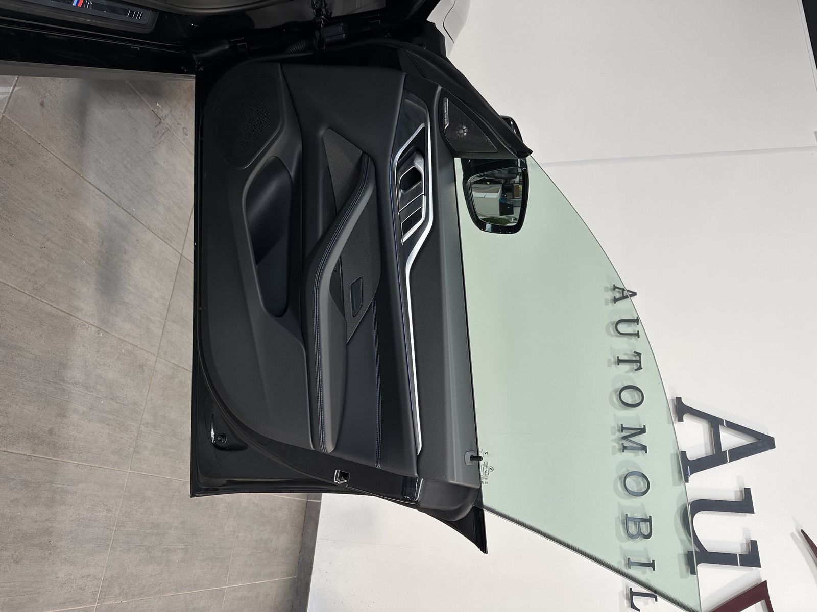 Fahrzeugabbildung BMW i4 40 eDrive M-Sport+NAV+LASER+ACC+360°CAM+AHK