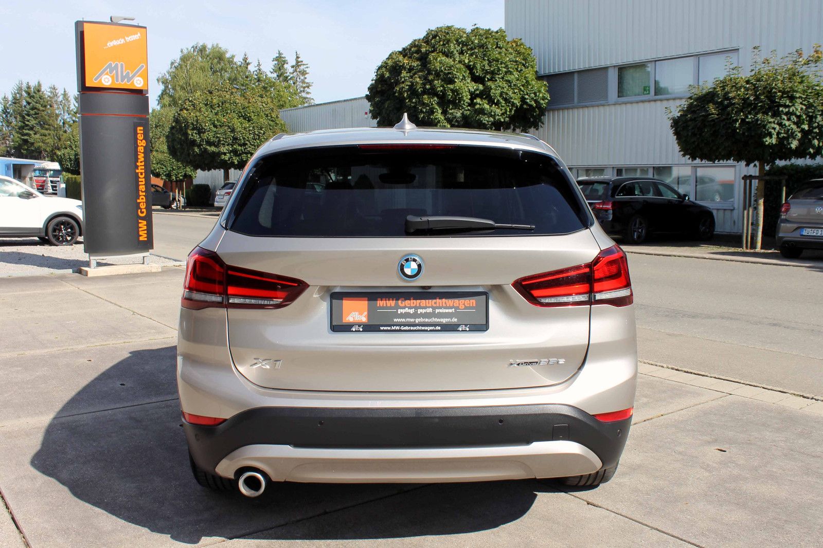 Fahrzeugabbildung BMW X1 xDrive25e Advantage LED KAM ACC SHZ NAV H&K