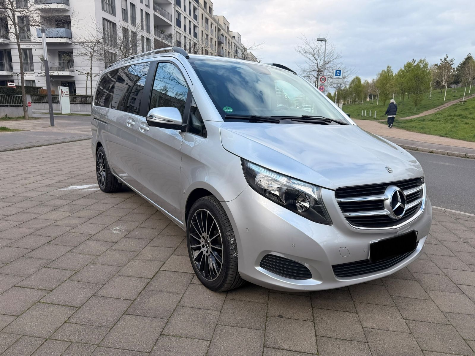 MERCEDES-BENZ Mercedes -Benz V-Klasse 220d mit Liegepaket
