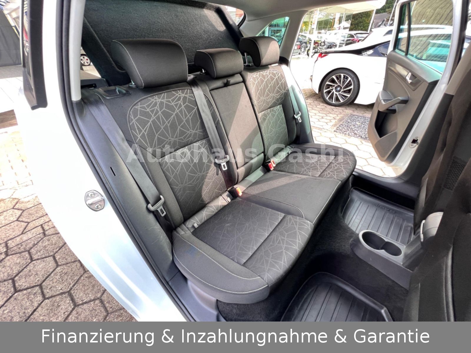 Fahrzeugabbildung SKODA Rapid Spaceback Clever*1.Hand*Navi*Xenon*ACC*SHZ