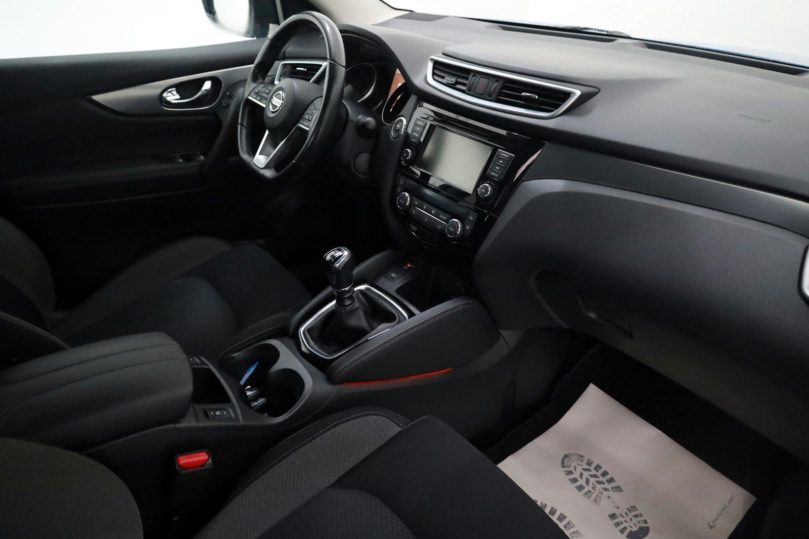 Fahrzeugabbildung Nissan Qashqai N-Connecta Navi,PanDach,360°,AHK,SR+WR