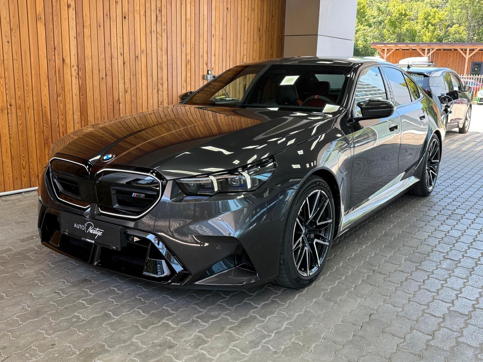 BMW M5 Limousine Basis