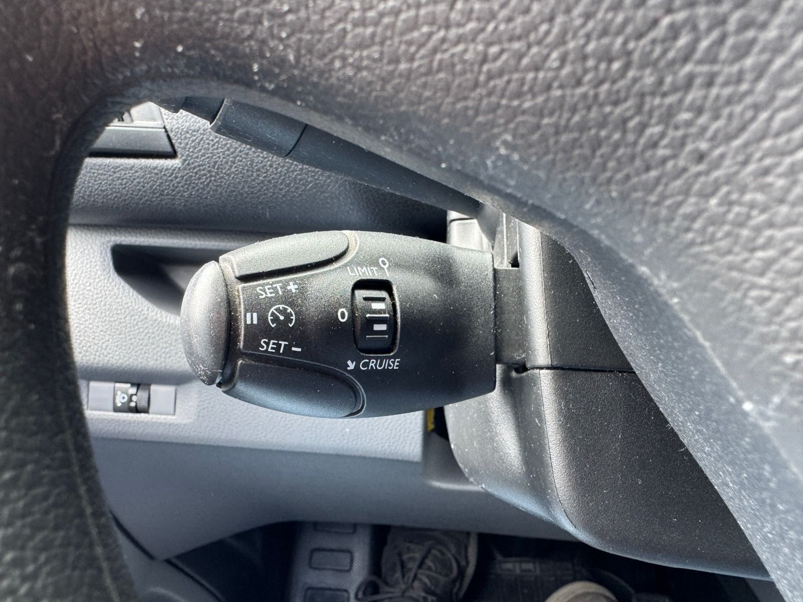 Fahrzeugabbildung Opel Vivaro L3 9Sitzer 144PS 6-Gang*AHK*RFK*Klima*Eur