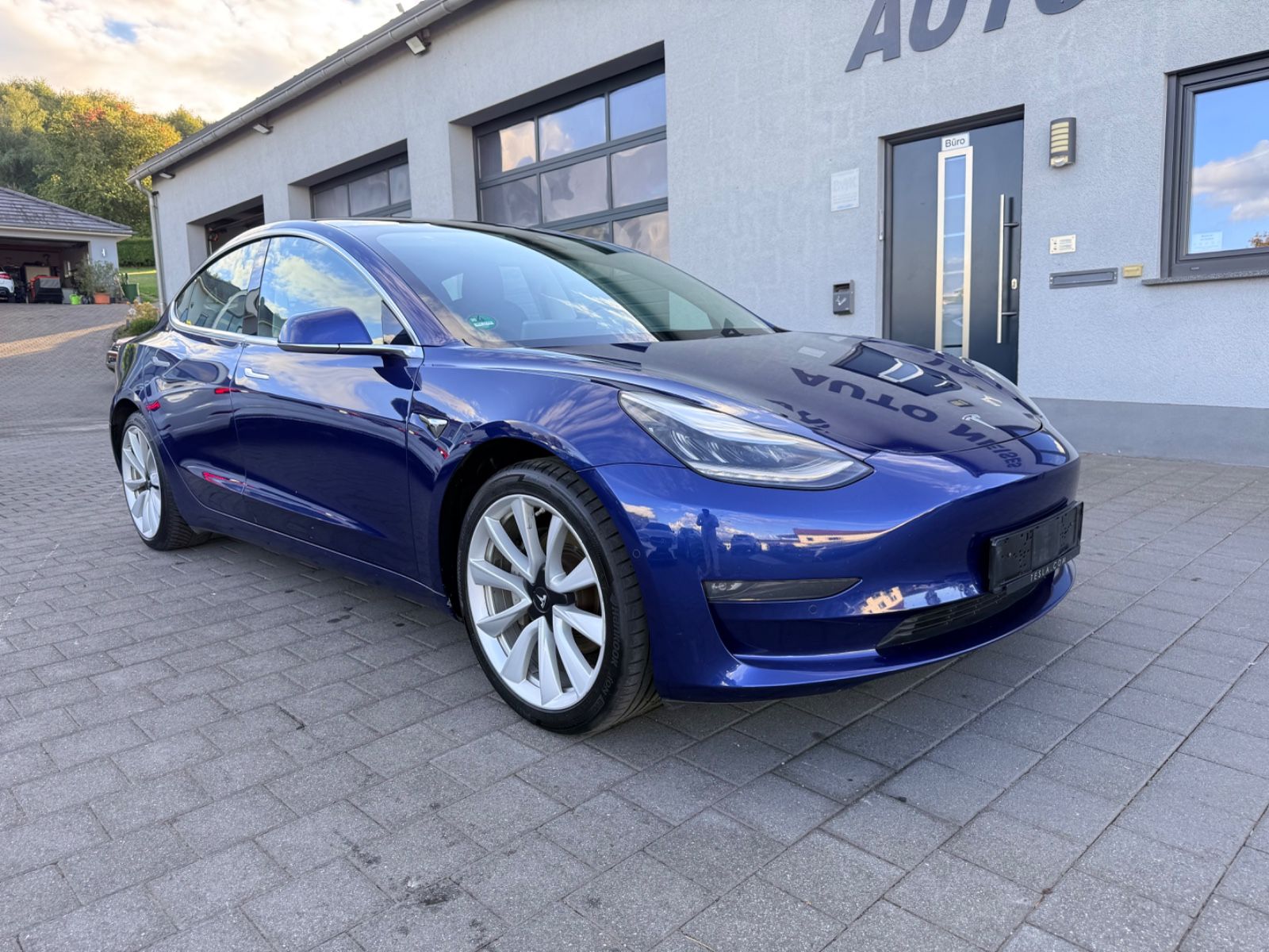 Tesla Model 3 Long Range | *Blue* | *AWD* | *EAP*