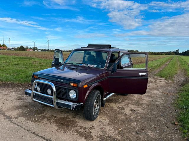 Lada Niva 4x4, mit Faltdach, Baujahr 2007