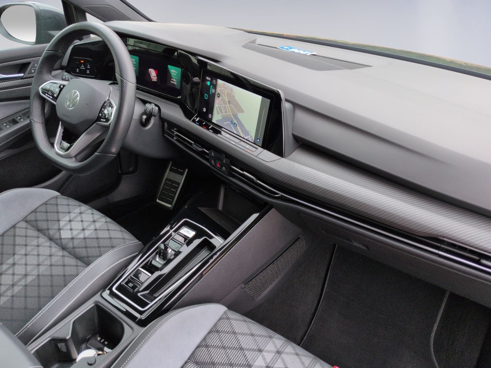 Golf VIII Variant 1.5 eTSI DSG R Line KAMERA