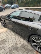Porsche Panamera Turbo - Porsche Panamera Turbo mit Benzin-Antrieb
