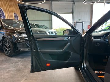 Skoda Octavia Combi *PANO*ACC*NAVI*LED*2-ZONEN*