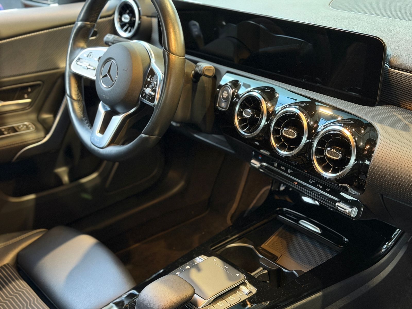 Fahrzeugabbildung Mercedes-Benz A 200 Limousine Progressive NIGHT 360° DIST