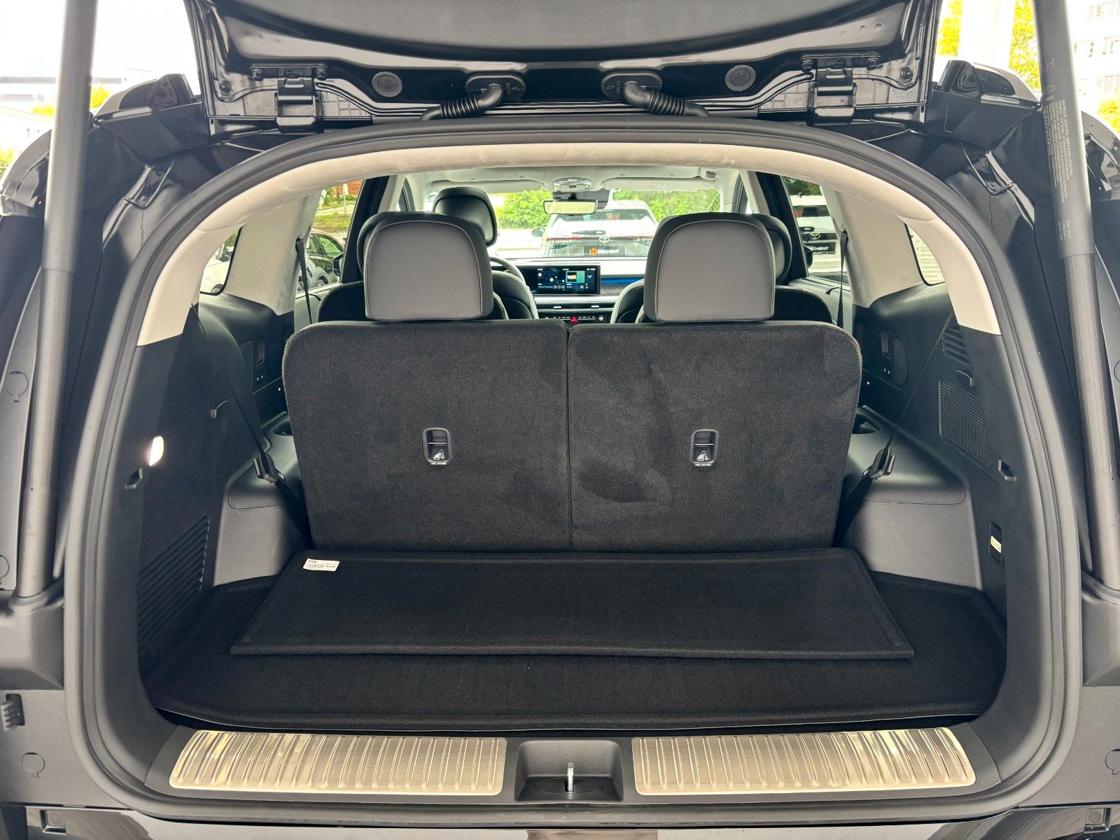 Fahrzeugabbildung Hyundai IONIQ 9 4WD 307PS Uniq/Pano/Relax-Paket!