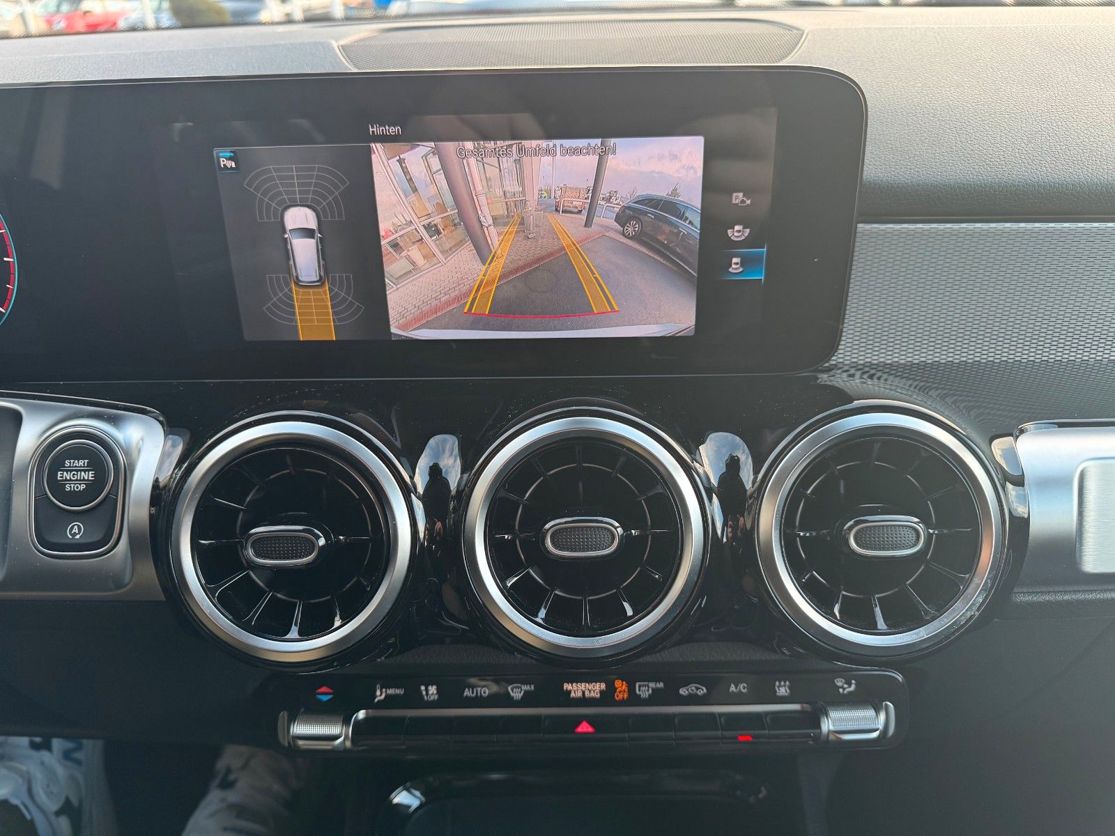 Fahrzeugabbildung Mercedes-Benz GLB 200 4M Style+StandH+Distr+RKamera+Augment