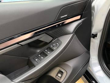 2024 BMW I5 — миниатюра 14