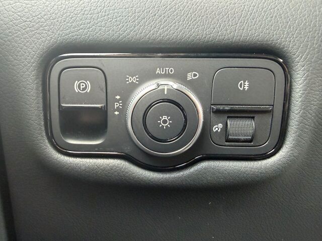 MERCEDES-BENZ V-Class 2025