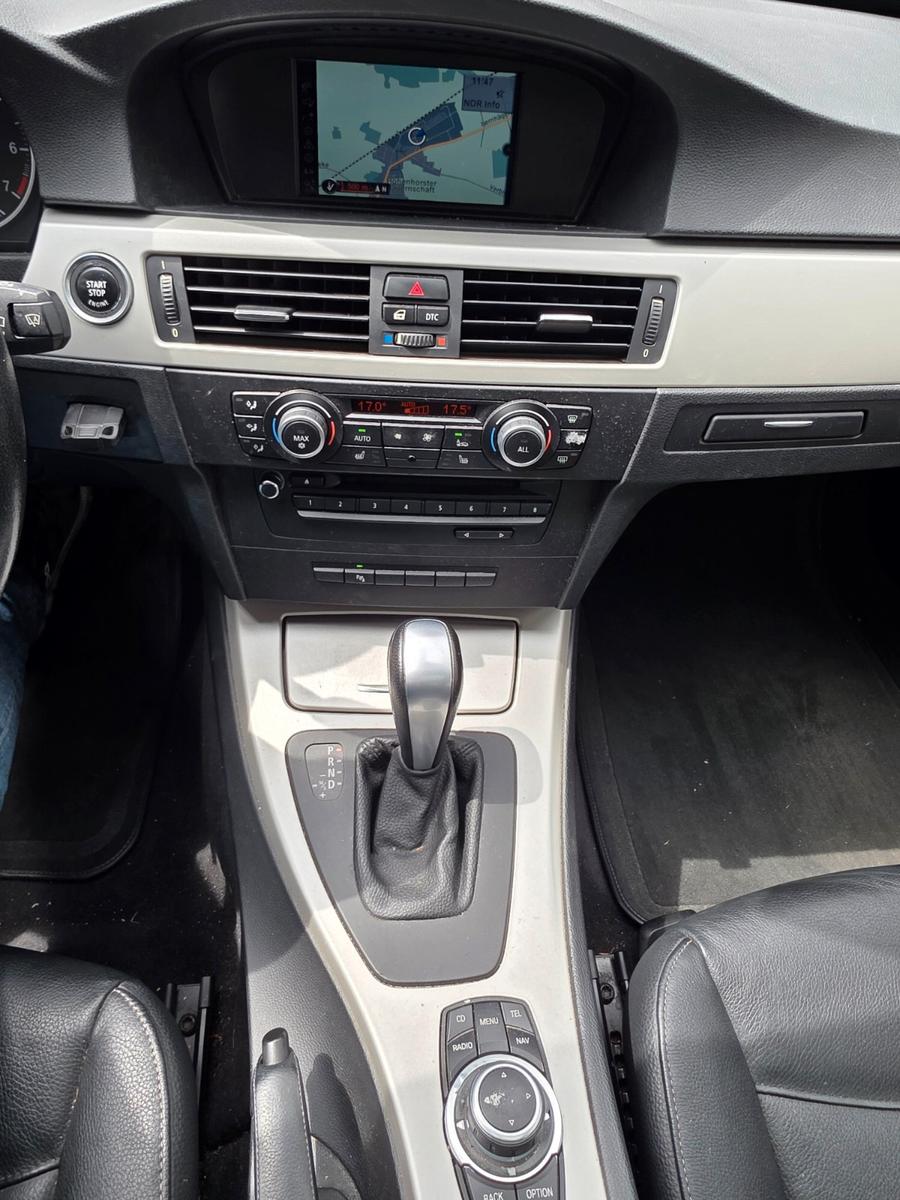 BMW 318 2010 — photo 10