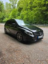 Mercedes-Benz Urban Paket | Standheizung | Harman Kardon |Voll - Mercedes-Benz B 250 von privat