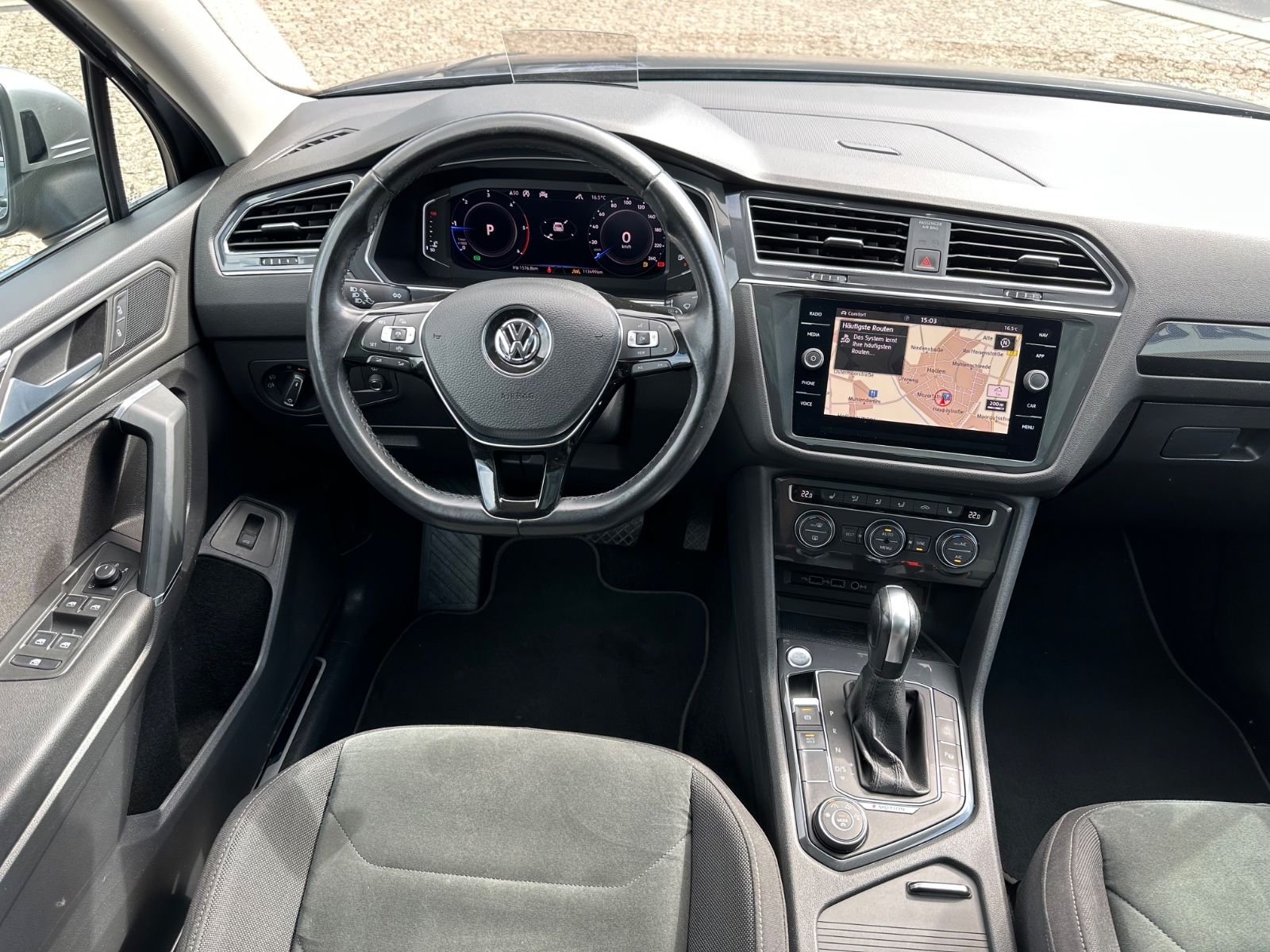 Fahrzeugabbildung Volkswagen Tiguan Allspace 2.0 TDI 4M R-Line AHK/Pano/LED