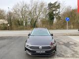 Volkswagen Passat Variant 2.0 TDI SCR Highline AHK NAVI LED - Volkswagen Passat: TDI Highline
