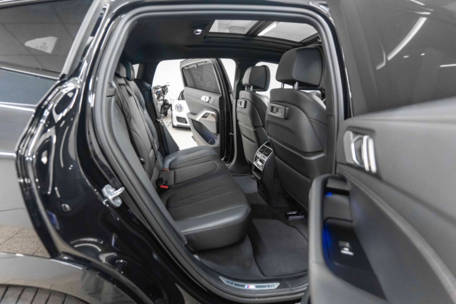 Fahrzeugabbildung BMW X6 40i xDrive M Sportpaket Harman Head up 360