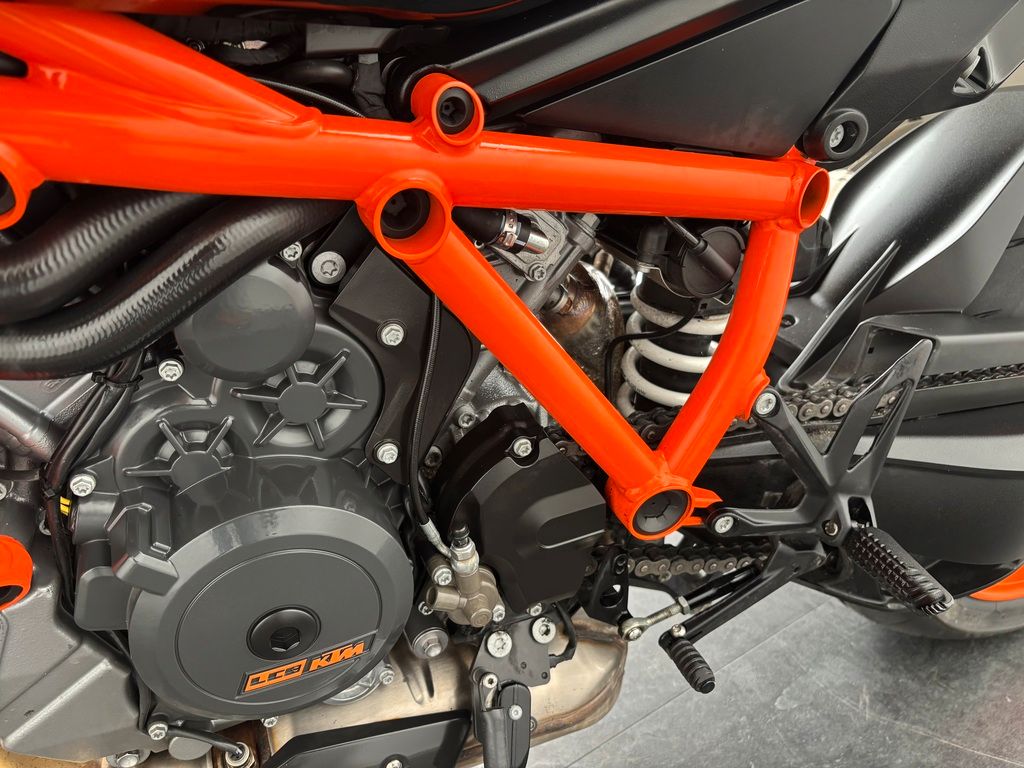 Fahrzeugabbildung KTM 1290 SUPER DUKE R EVO *TECHPACK *AKRA *POWERPART