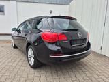 Opel Astra J Sport Tourer 2.HD TÜV NEU LENKRADHEIZUNG - Opel Astra mit Benzin-Antrieb in Berlin: Kombi, Automatik