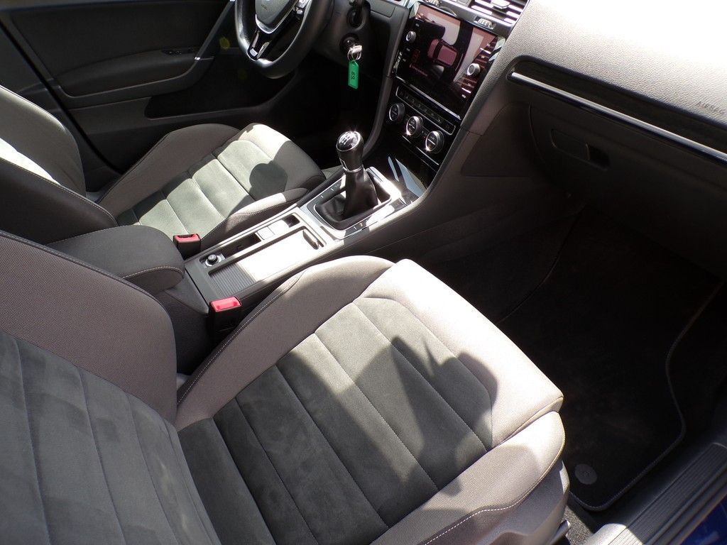 Fahrzeugabbildung Volkswagen Golf VII Variant 1.5 TSI Highline BlueMotion