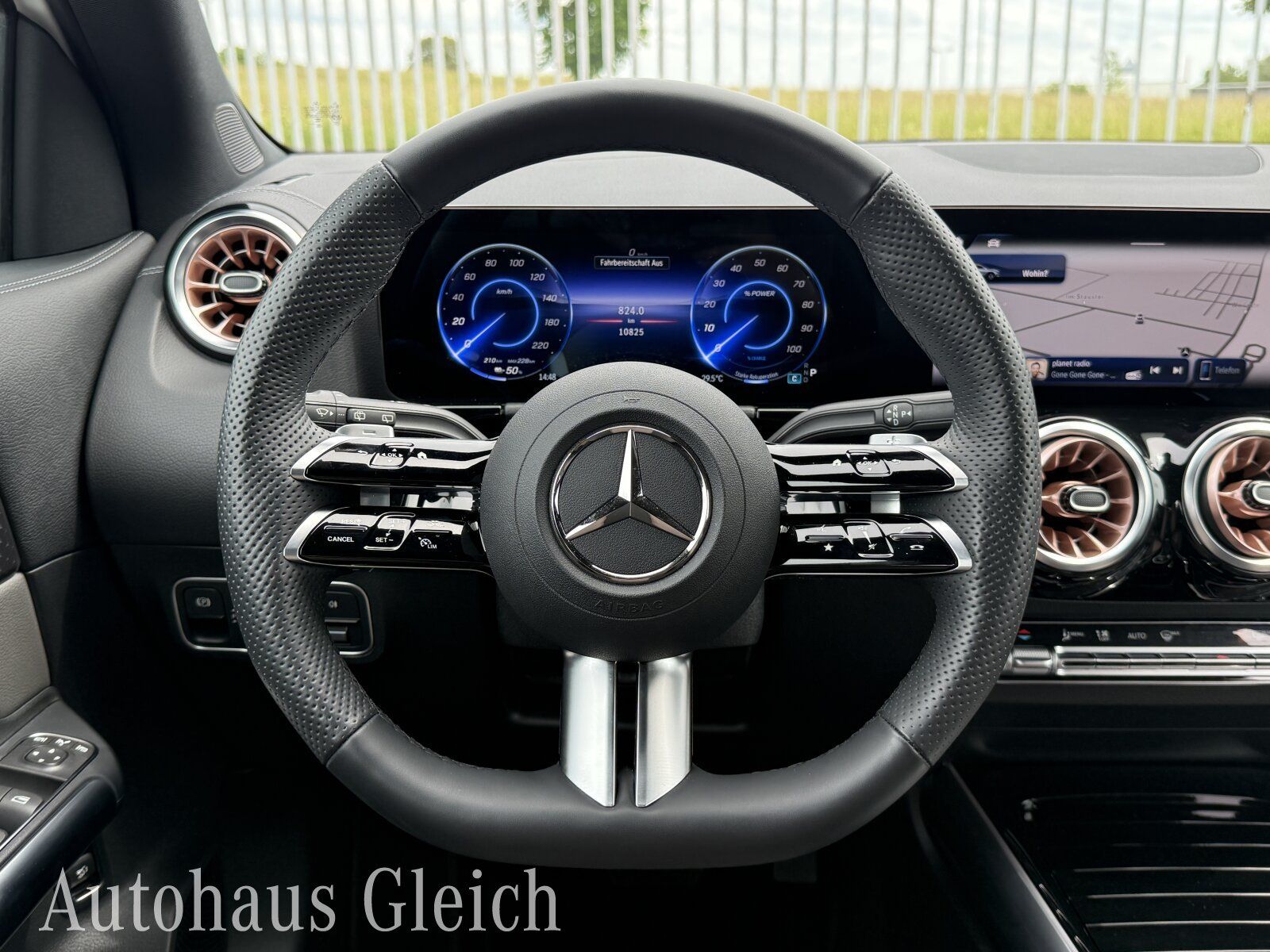 Fahrzeugabbildung Mercedes-Benz EQA 300 Electric Art 4Matic Navi/Distronic/Klima