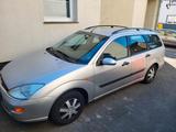 Ford Focus 1.8 Ghia Turnier Kombi - Ford Focus aus 1999: Ghia