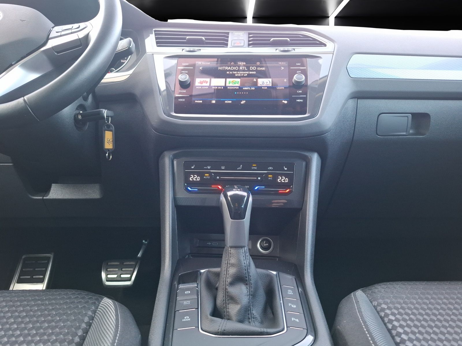 Fahrzeugabbildung Volkswagen Tiguan TSI Active DSG LED Navi ACC RFK SH 18"