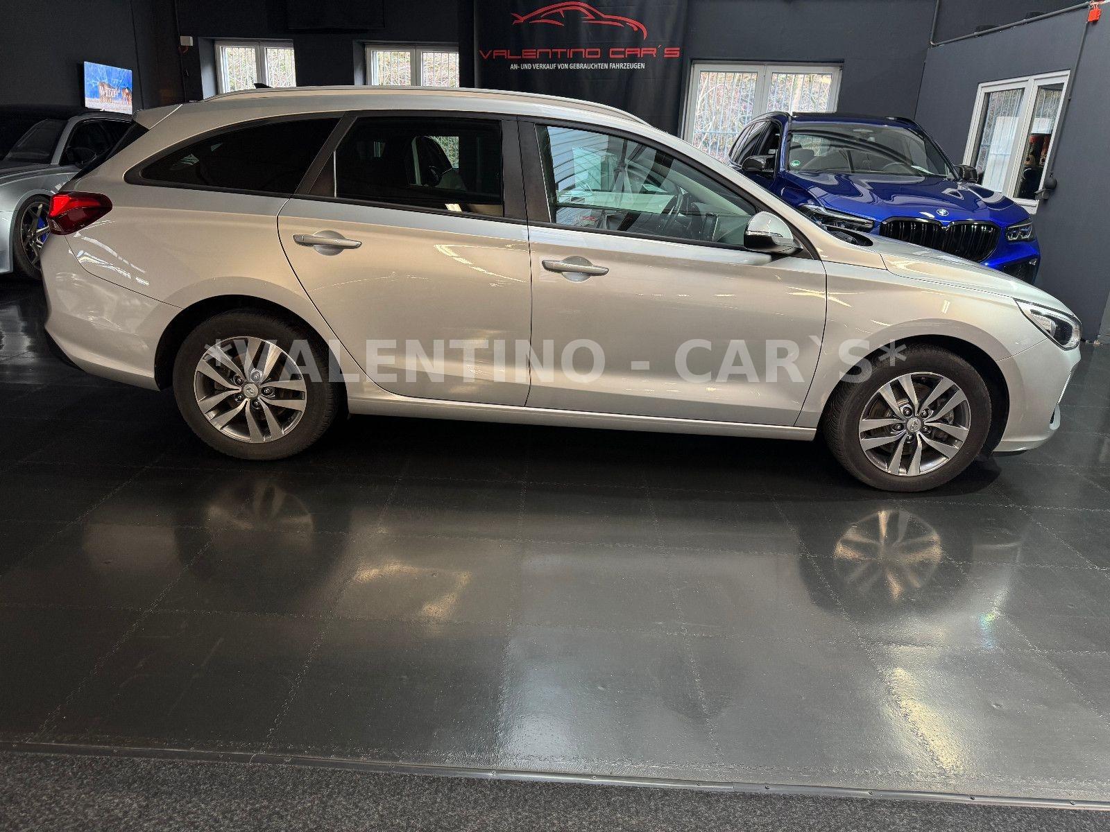 Hyundai i30 cw Family + Nav/Kamera/Temp/Shz/Lhz/Pano/Led