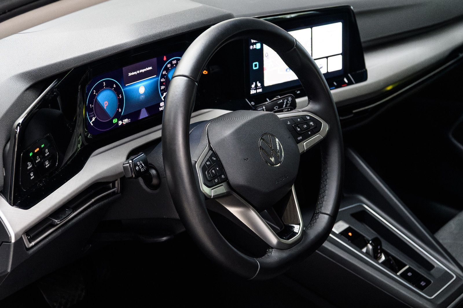 Fahrzeugabbildung Volkswagen Golf VIII Life +STHZ+LED+SHZ+NAVI+PANO+HEADUP