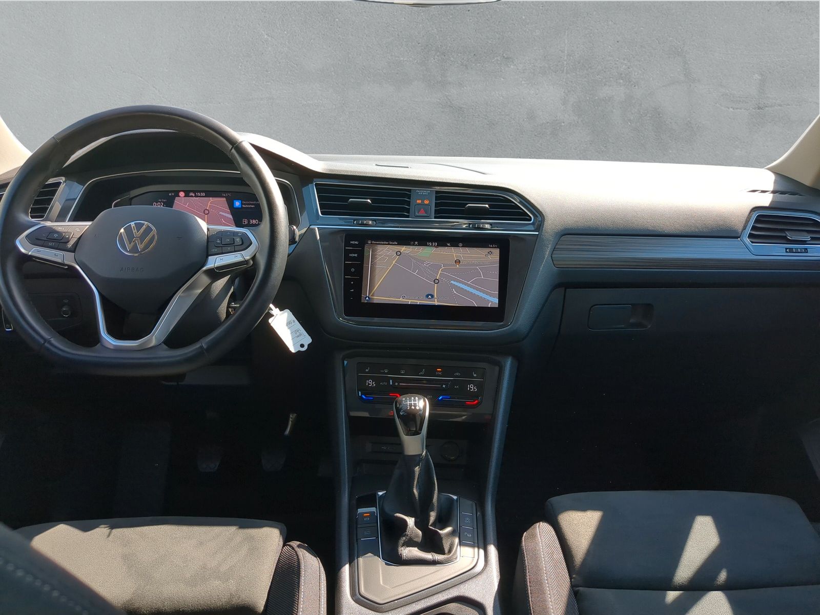 Fahrzeugabbildung Volkswagen Tiguan Allspace 1.5 TSI Life Kamera HuD SHZ AppC