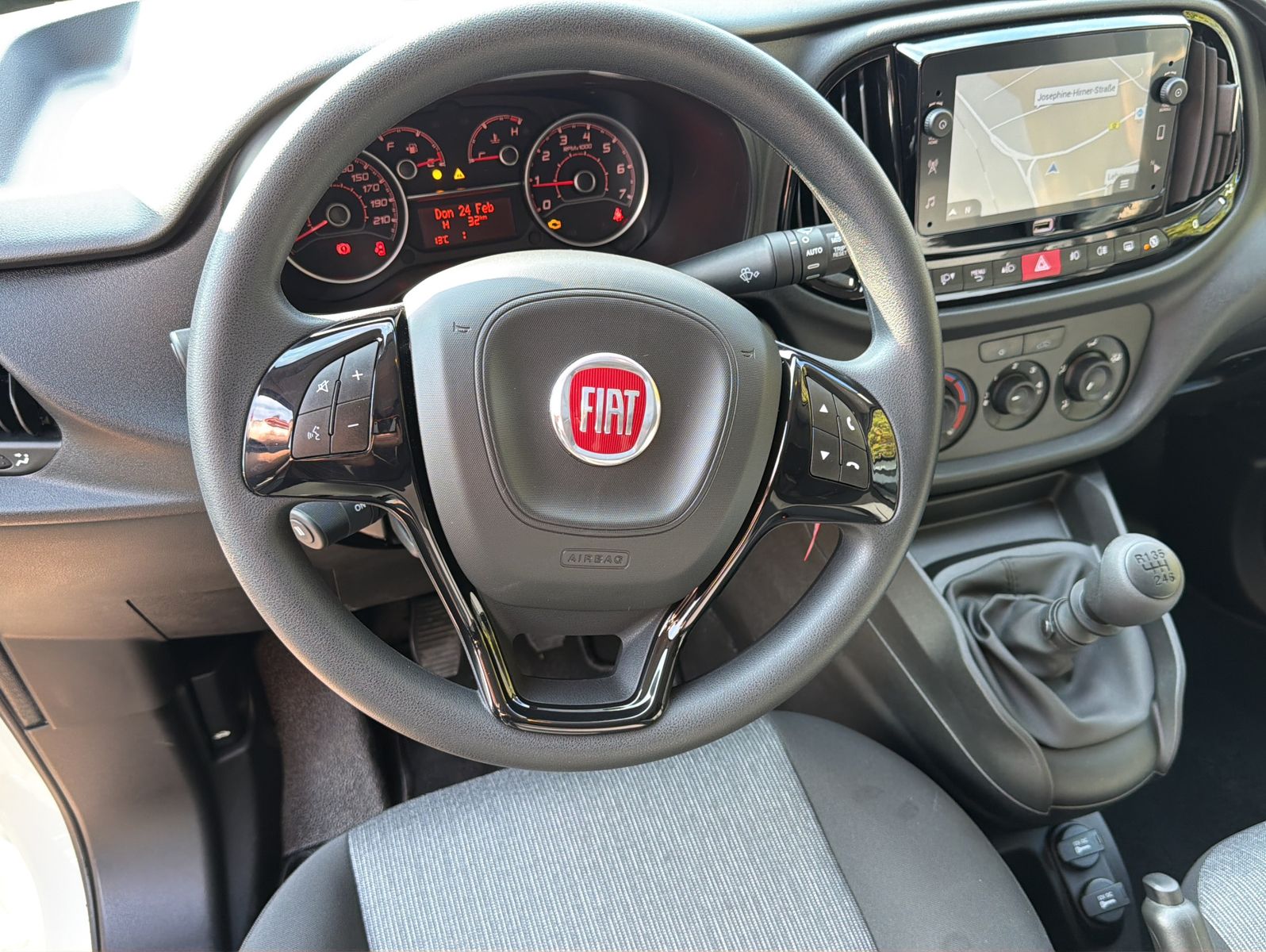 Fahrzeugabbildung Fiat Doblo 1.6 SX 3 Sitze NAVI KAMERA GARANTIE 12/202