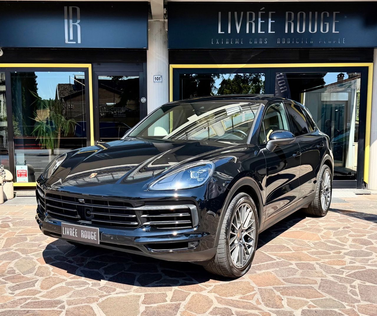 Porsche Cayenne - 1