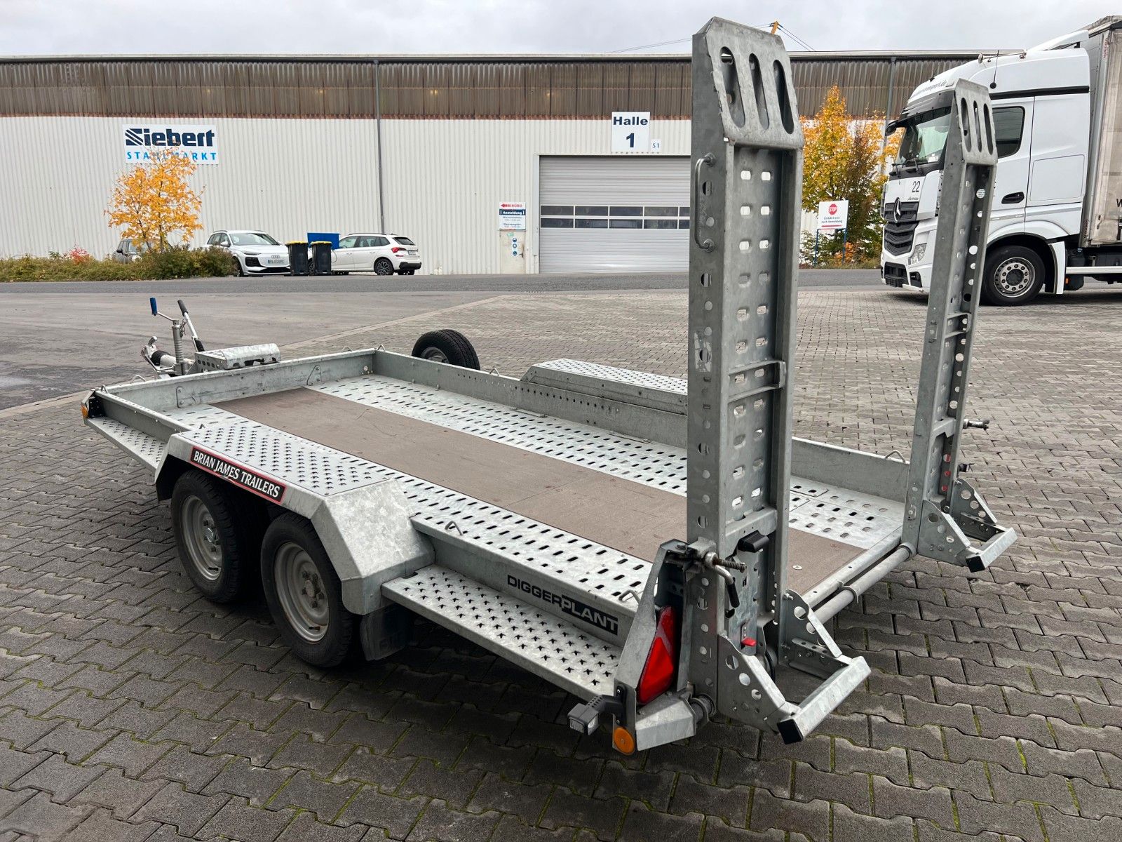 Fahrzeugabbildung Brian James Cargo Digger Plant 2 / Länge 3.700mm / 3.500kg