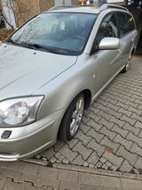 Toyota Avensis Combi Executive 2.0-l-VVT-i Automati... - Toyota Avensis aus 2003: Kombi