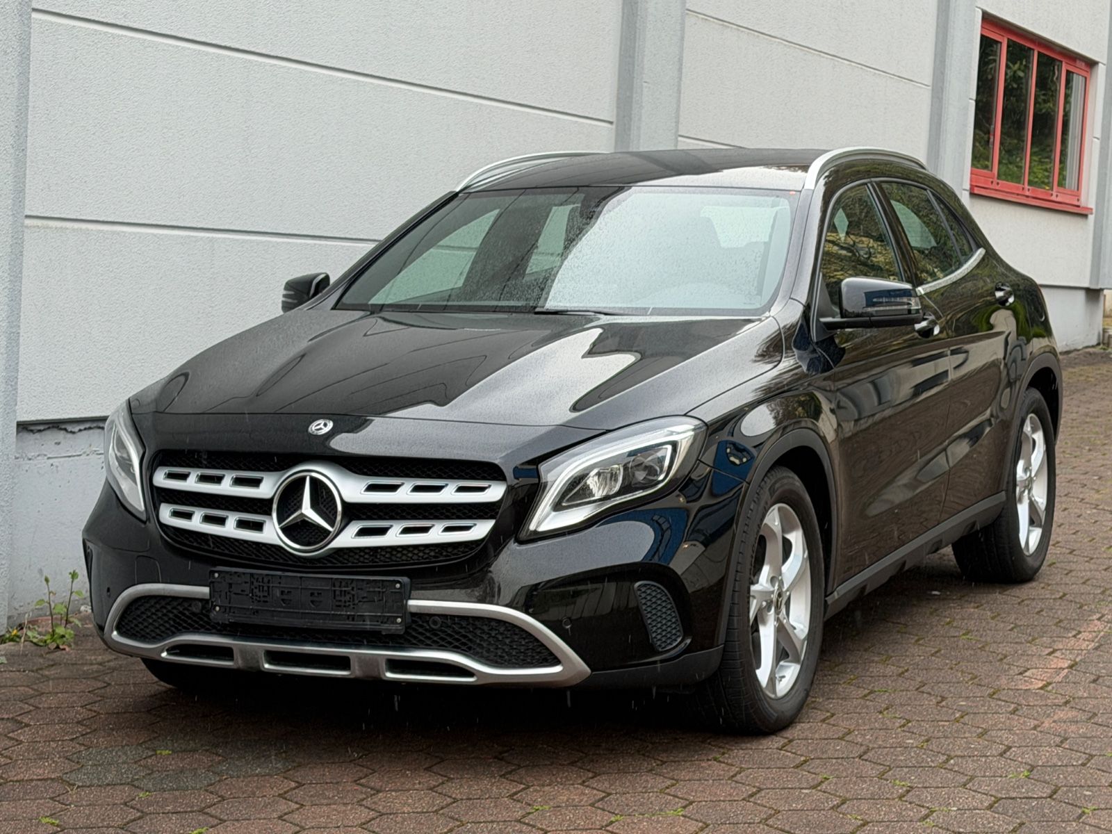 MERCEDES-BENZ GLA 180d *Urban*2.Hd*Facelift*LED*Inspektion neu