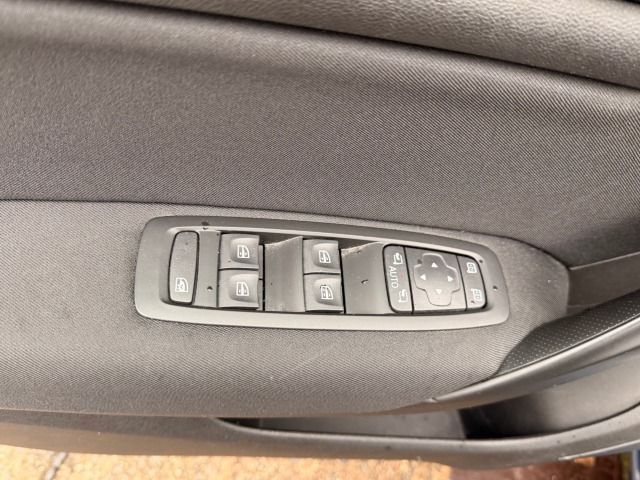 Fahrzeugabbildung Renault Megane IV 1.3 TCe 140 Limited Automatic+Safety