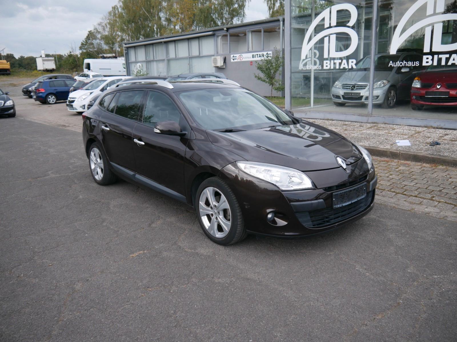 Renault Megane 2011 — rear view