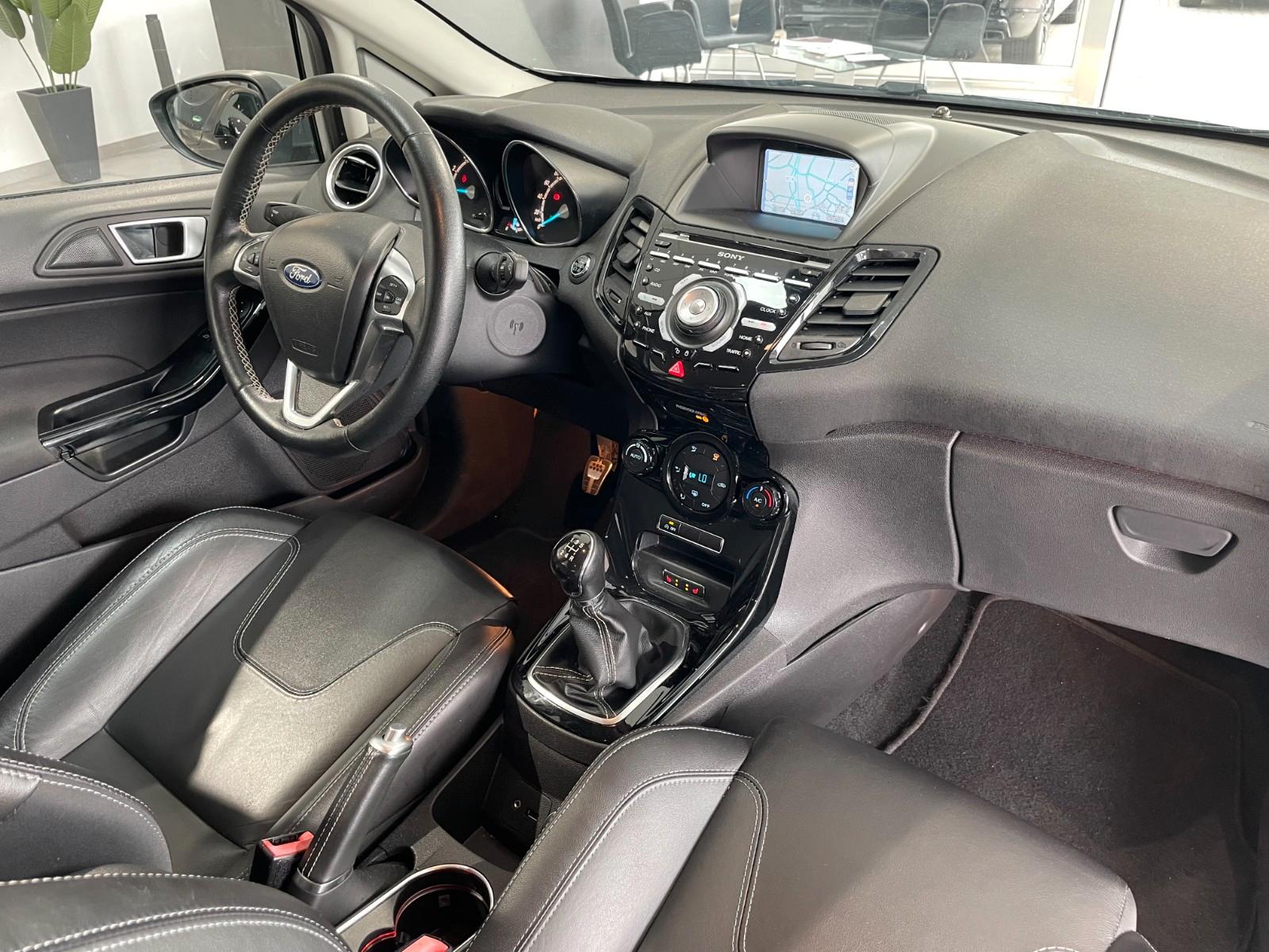 Ford Fiesta Titanium SHZ/8-Fach/Keyless-Go/HU+TÜV NEU