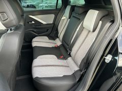 Fahrzeugabbildung Opel Astra L ST 1.2 Business Elegance Autom. LED ACC