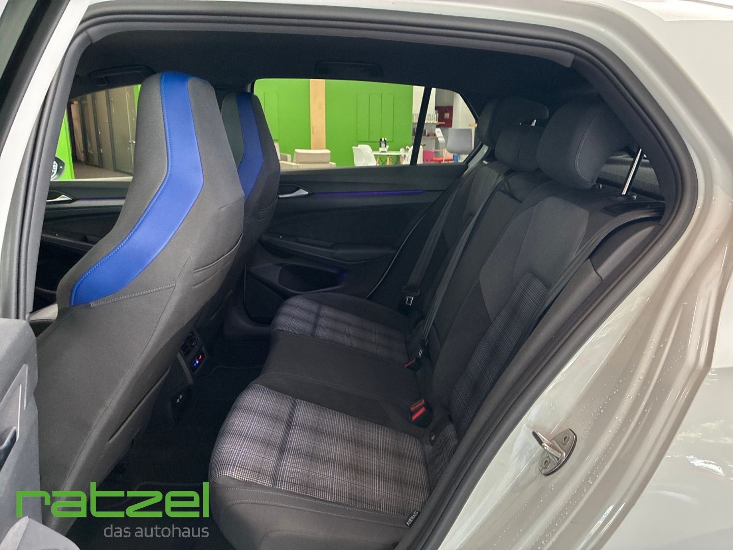 Fahrzeugabbildung Volkswagen Golf VIII GTE Business-Paket+DCC+ACC+IQ.Light