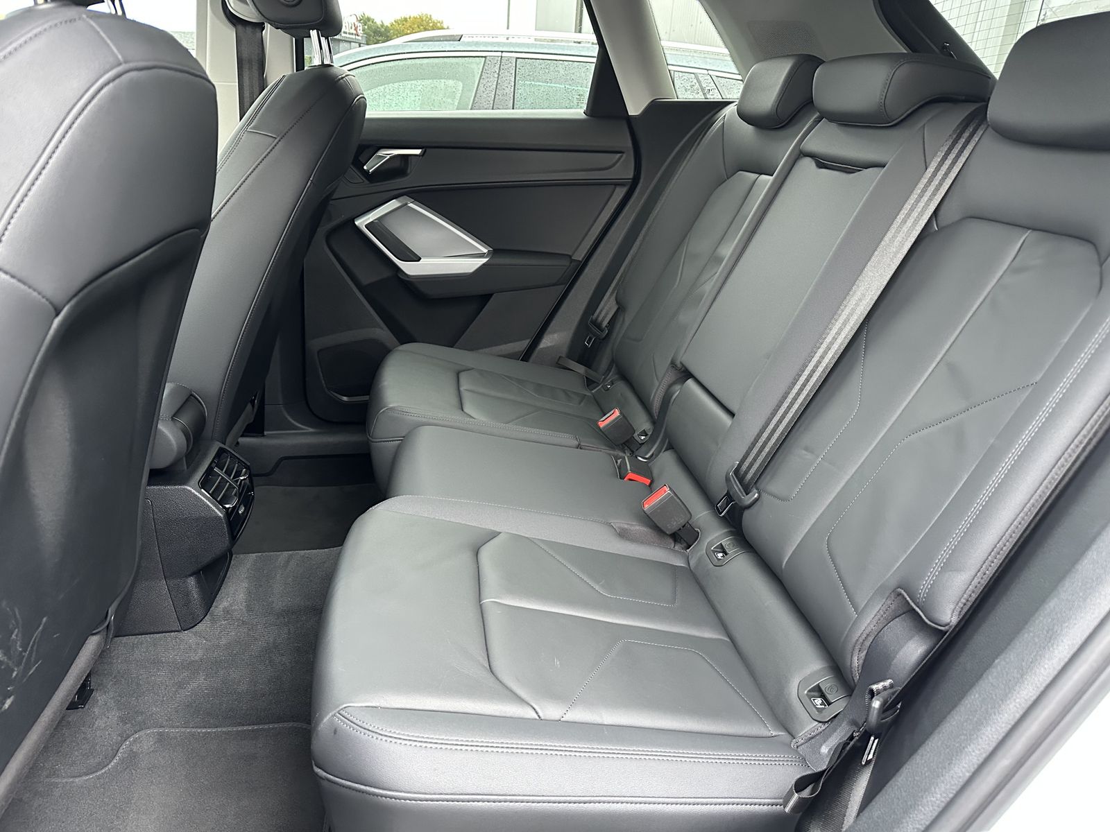 Fahrzeugabbildung Audi Q3 45 TFSI e S-Line NAV+LED+VCOCK+DAB+SHZ+1HD+PP