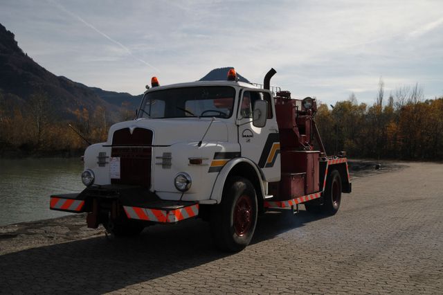 MAN Pausbacke Typ 10.210 Turbo HKA Schleppwagen