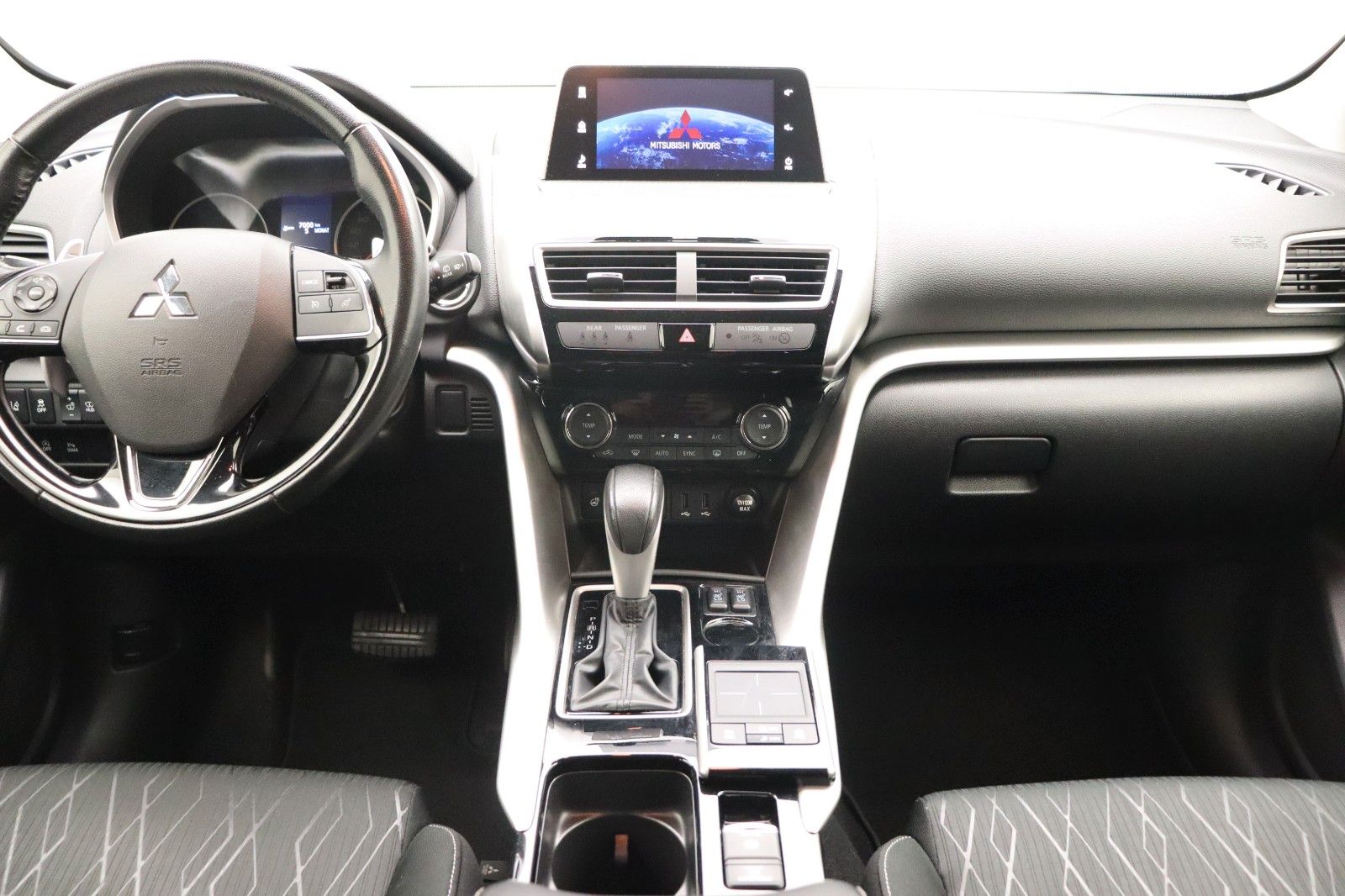 Fahrzeugabbildung Mitsubishi Eclipse Cross 1.5 Intro Edition AHK 360° LED