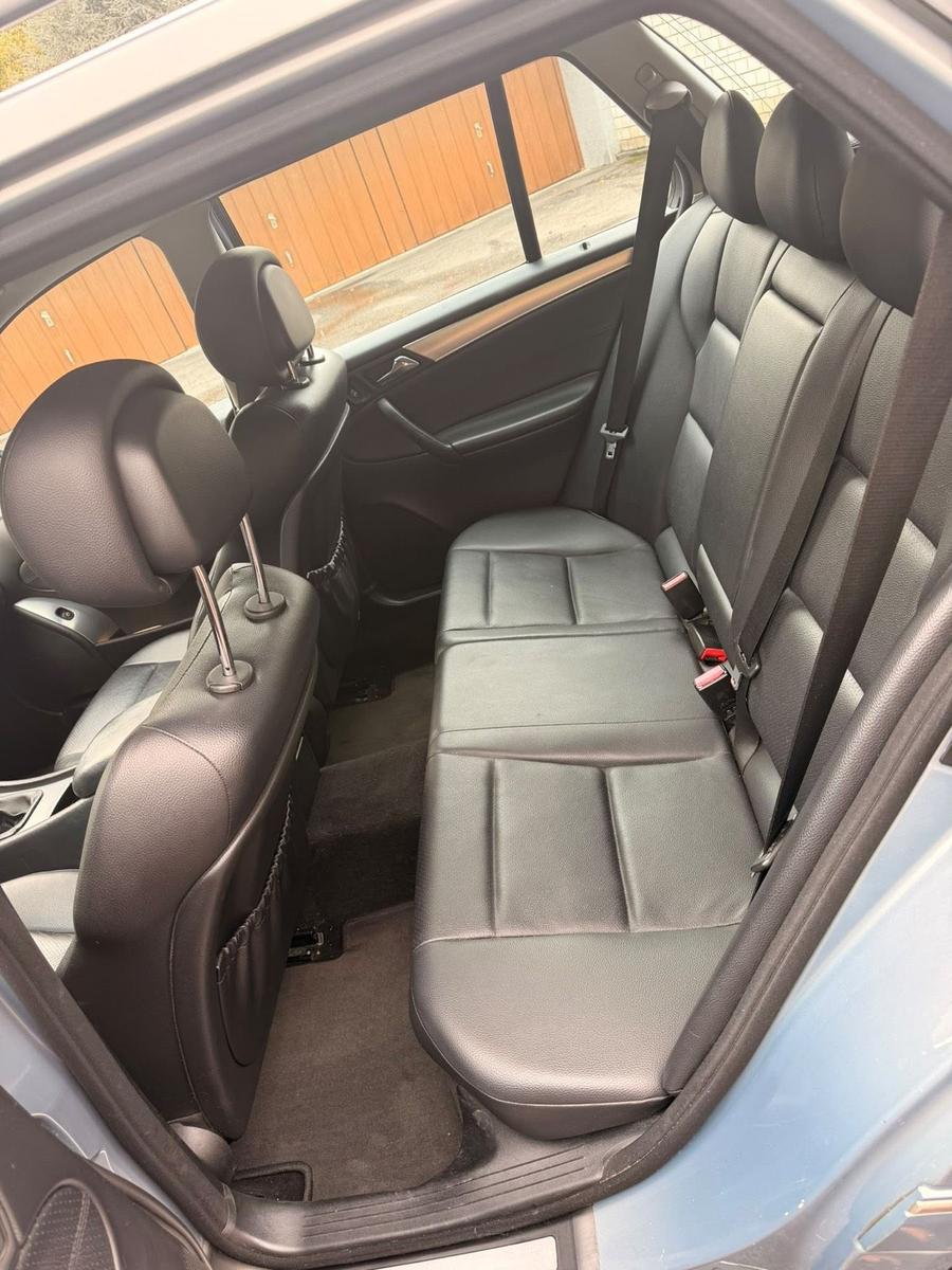 Mercedes-Benz C200 2005 — photo 12