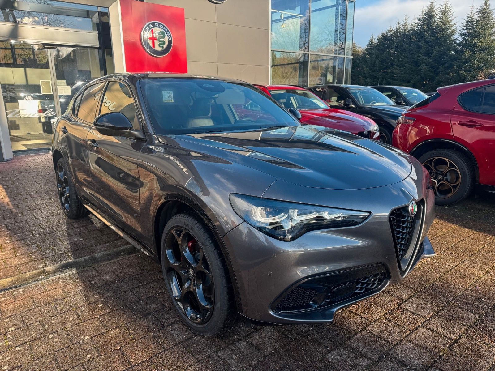 Fahrzeugabbildung Alfa Romeo Stelvio VELOCE 2.0  280PS Q4 NAVI LED LEDER KAME