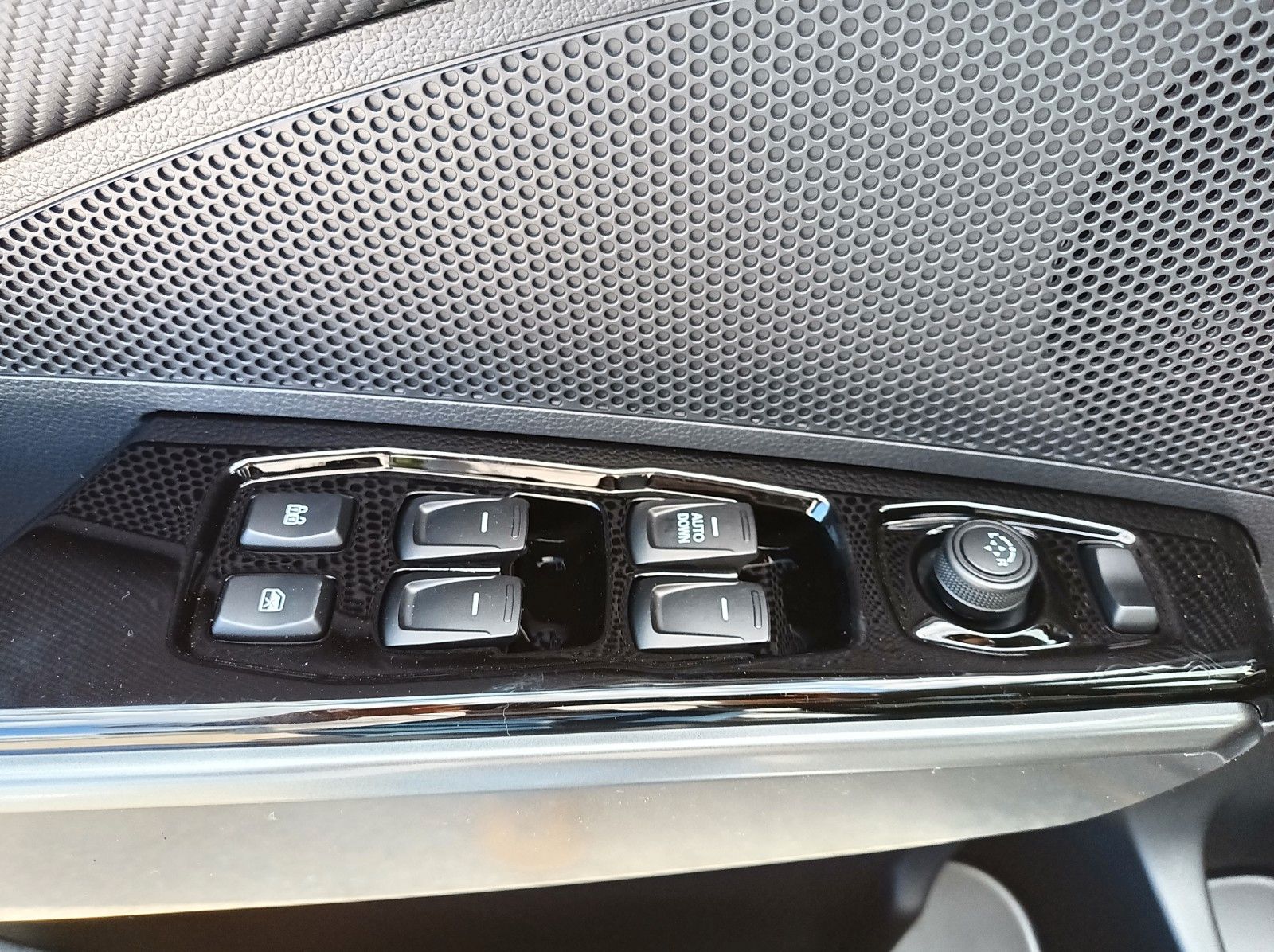 Fahrzeugabbildung KGM TIVOLI 1.5 NOMAD+AUTOMATIK+LM FELGEN+ANDROID++++