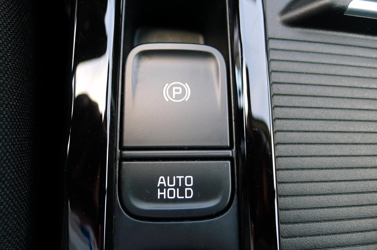 Kia Ceed SW 1.5 T-GDI 140 PS DCT Spirit/Navi/UVO